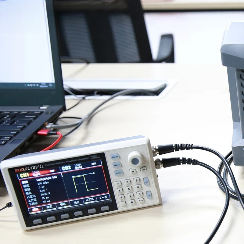 مولد إشارات وظيفي UTG932E UTG9 - مراجعة Function Arbitrary Waveform Generator وسعره